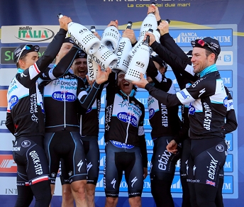 La Omega Pharma festeggia Cavendish, primo leader della Tirreno-Adriatico 2014 © Bettiniphoto