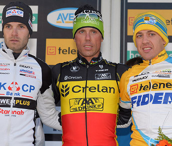 Il podio finale del Superprestige 2013/2014, con Nys tra Albert e Meeusen © Sport.be-Belga