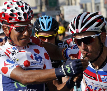 Nairo Quintana accende il sigaro a Joaquim Rodríguez a fine Tour 2013: al Giro saranno avversari © AFP/Getty Images