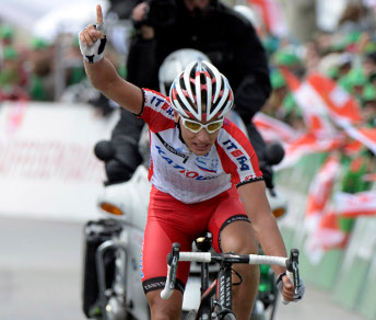 Simon Spilak vince ad Aigle su Chris Froome © Bettiniphoto