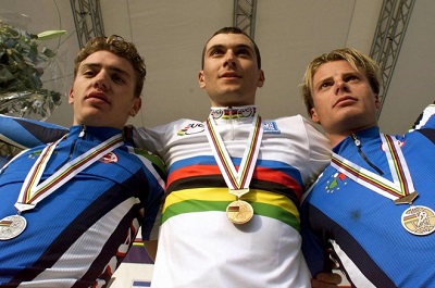 Il podio Under 23 dei Mondiali di Valkenburg con Ivan Basso tra Rinaldo Nocentini e Danilo Di Luca © AFP