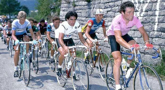 Bernard Hinault impegnato al Giro d'Italia 1982 © www.reportciclismo.com